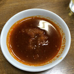 綾城 - このタレでいただきますが、一口目はニンニクにぶん殴られるので、ご注意を。