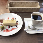 トラットリア　アドリアーノ - 