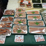 魚藤 ふじや商店 - 新鮮なハラスについつい目がいってしまいました！！