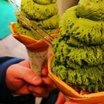 茶和々 - お濃茶アイス(写真右￥540)お抹茶アイス(写真左￥432)。
今まで食べたソフトでは結構高い部類ですねｗ