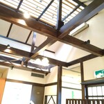 蕎麦 月読 - 高い天井。気持ち良いです。