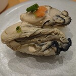 廻鮮寿司 しまなみ - 蒸し牡蠣の握り　３３０円