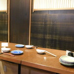 Kushiyakitoodennohanzou - 店内(テーブル席)