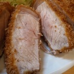 とんかつ燕楽 - ロースカツ（断面）