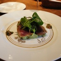 キノシタ - ランチ：前菜（かつおの瞬間スモーク　アボカドソース）