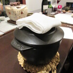 日本料理 TOBIUME - テーブルごとにSTAUBでの炊き立てご飯が用意されます