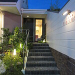 日本料理 TOBIUME - 入口までのアプローチ