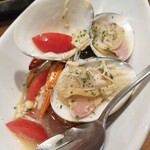 旬魚旬菜まるとび - ハマグリと渡り蟹のソテー　800円　渡り蟹とハマグリ、えのき茸の出し汁がたまらない…。