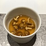 ラ ペ - 【オードブル】 ズワイガニ　洋風茶碗蒸し　キノコのコンソメスープになめこを合わせています♪