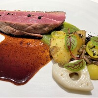 ラ ペ - 【お肉料理】 ポークか鴨をセレクト、一組でどちらか一つを選びます。 シャラン産鴨肉ロースト（＋1,000円）をお願いします。　シャラン産の鴨は、肉質がしっかりとした赤身はジューシーな味わいです♪