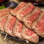大衆肉料理 大幸 - 料理写真:2020.10 黒毛和牛ローストビーフ 味付き（960円）