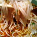 ニャー ヴェト ナム - 丸太麺 ブン・ボー・フェ　の麺アップ