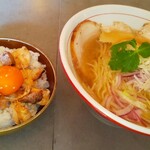 グル グル シロヘビ ヌードル - 