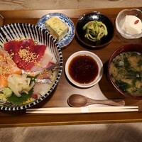 庵樹 - 三種の海鮮丼