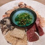 焼肉 六甲園 - 名物ホルモンMIX(青唐酢ダレ付き)