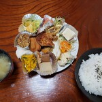 ありがた八食堂 - 日替わりランチ