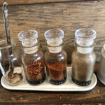 レインボウスパイス - スパイスいっぱい