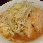 ラーメン二郎 - 小ラーメン(700円) 麺少なめ、ニンニクヤサイアブラ。