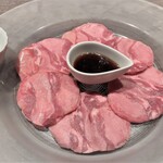 Very popular! ! Finest Lamb Tongue ¥2180 (tax not included) ¥2398 (tax included)
