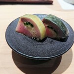 匠 進吾 - 酢〆の鯖に、ガリ、ネギ、胡麻を挟んで