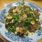 料理 四季彩 - カツオのたたきも本格的。ニンニクさんとご一緒に。