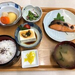 ななっこ - おまかせ定食（焼き鮭）