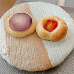 prospero - 赤玉ねぎとドライトマトのパン