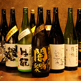 全国から厳選した日本酒を常時10種以上。一律ワンコインで！