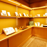 二条 やま岸 - 併設された物販