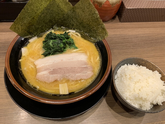 横浜家系ラーメン ぎん家 名古屋駅西口店 名古屋 ラーメン 食べログ 横浜家系ラーメン ぎん家 名古屋駅西口店 名古屋 ラーメン 食べログ