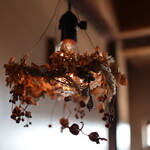 カフェ ランシュパーズ - 2020年10月再訪：カウンター席の照明☆