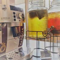 ランチタイムは無料の日替わりハーブティーと共に・・