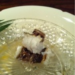 京 上賀茂 御料理秋山 - 鱧の焼霜造りもおっとり刀でやってきます。