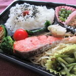 つつみ屋 - 鮭弁当　450円