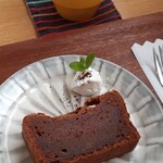 ハナオ コーヒー - 近所のカフェ☕
                                仕事をゆっくりしたくて、美味しい飲み物とケーキ片手にはかどりました。
                                雰囲気も心地よく過ごしやすいです。