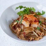 Pad Thai Shrimp, Fried Tofu, Bean Sprouts