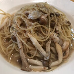 フラテッロ - 真あじとキノコのペペロンチーノ