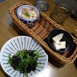 あご出汁餃子 ゆでタン さんじ - 