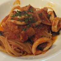 ペルケノー - イカと茄子のトマトソーススパゲティ