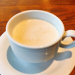 138971005 - コーヒーが薄いカフェオレ