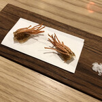 吉花 - カリカリ海老。
      最高！できればこれを乾杯のシャンパンの時に食べたい。いや、いつ食べても美味しいんだけど、笑