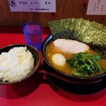 家系ラーメン 稲葉家