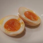 菜香餃子房 - 燻製卵オイルかけ