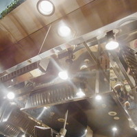 ステーキハウス神楽 三宮店 - 天井も綺麗