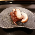 あま木 - 日間賀島のタコの柔か煮、岩塩で