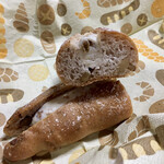 DONQ - 果実とナッツのクリームサンド ¥260