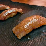 梨の家 - トロカルビの焙り寿司