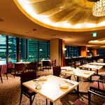 アイリス - 夜 店内窓