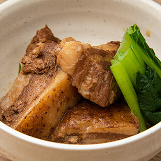 沖縄料理や創作料理をはじめとした豊富な品ぞろえが自慢◎