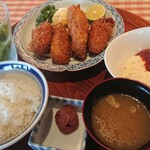 洋食勝井 - おすすめ！だけのことがある牡蠣のサイズ(￣ー￣)